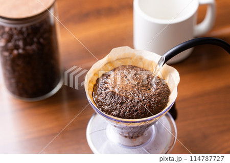 ドリップ コーヒー 114787727