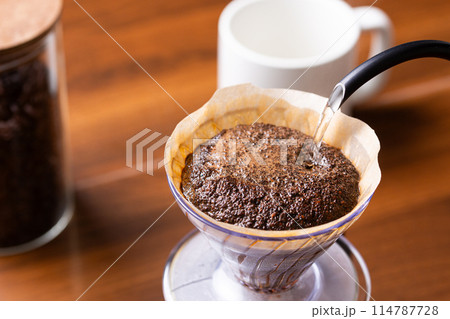 ドリップ コーヒー ドリップ コーヒー 114787728
