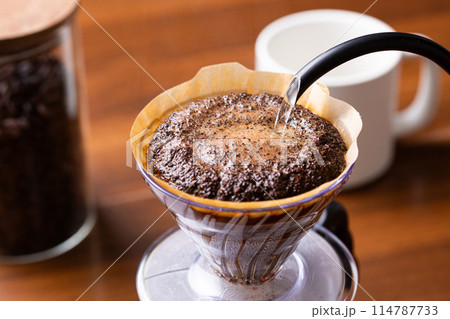 ドリップ コーヒー 114787733