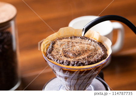 ドリップ コーヒー 114787735