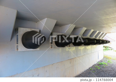 落橋防止装置の、既存橋への施工例（桁下部分） 114788004