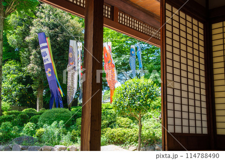 和室と鯉のぼり 114788490