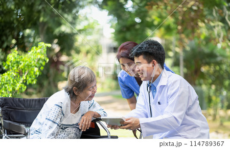 Doctor checking health of elderly woman during homecare medical. 114789367