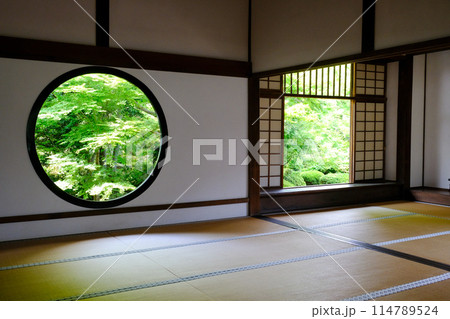 鷹峯源光庵の悟りの窓と迷いの窓 114789524