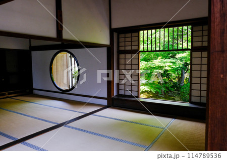 鷹峯源光庵の悟りの窓と迷いの窓 114789536