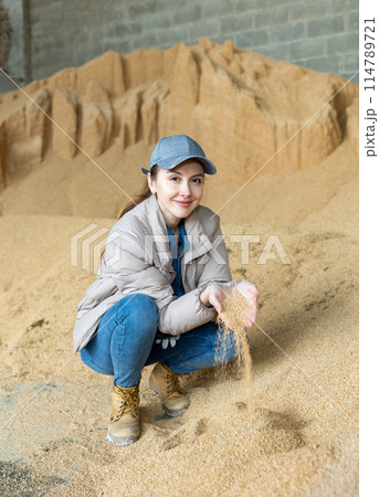 Woman farmer checking quality of soybean husk Woman farmer checking quality of soybean husk 114789721