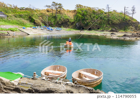 半切り(たらい船) 佐渡弥彦米山国定公園 宿根木海岸 半切り(たらい船) 佐渡弥彦米山国定公園 宿根木海岸 114790055