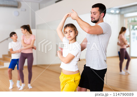 Man dancing with daughter at dance class 114790089