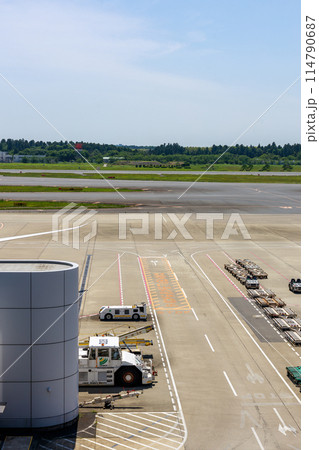 次々と離陸する国際線飛行機 114790687