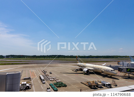 次々と離陸する国際線飛行機 次々と離陸する国際線飛行機 114790688