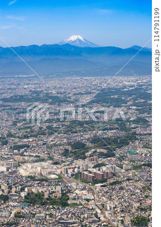 【空撮】富士山と都市風景 114791199