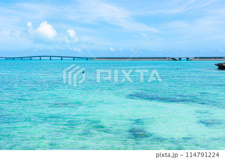 宮古島絶景　伊良部大橋と青い海 114791224