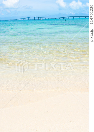 宮古島絶景　伊良部大橋と青い海 114791226