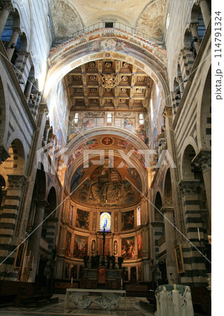 ピサ大聖堂の内部 114791324