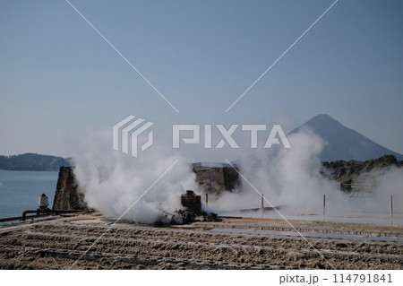 煙が上がる山川製塩工場跡 煙が上がる山川製塩工場跡 114791841