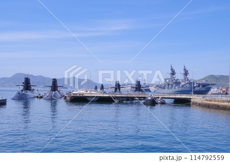 晴天の海上自衛隊呉基地 晴天の海上自衛隊呉基地 114792559