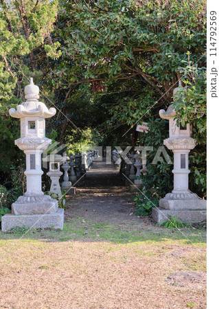 石燈篭のある花瀬望比公園 114792569