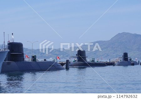 晴天の海上自衛隊呉基地（潜水艦） 114792632