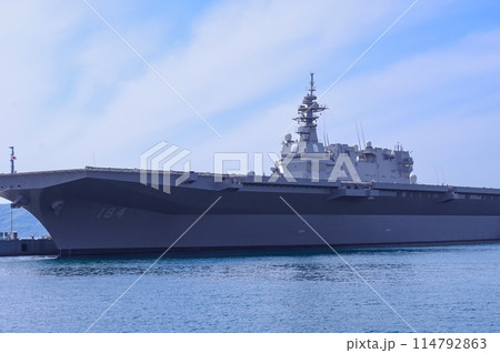 海上自衛隊の空母型護衛艦かが 114792863