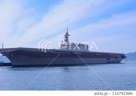 海上自衛隊の空母型護衛艦かが 114792866