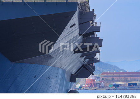 海上自衛隊の空母型護衛艦かが 114792868