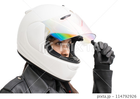 フルフェイスヘルメットのシールドを開けるバイク女子 フルフェイスヘルメットのシールドを開けるバイク女子 114792926