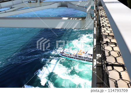 大鳴門橋 管理用通路から見る観潮船「わんだーなると」 114793709