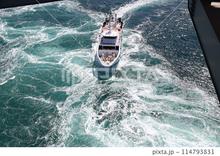 大鳴門橋 管理用通路から見る観潮船「アクアエディ」 114793831