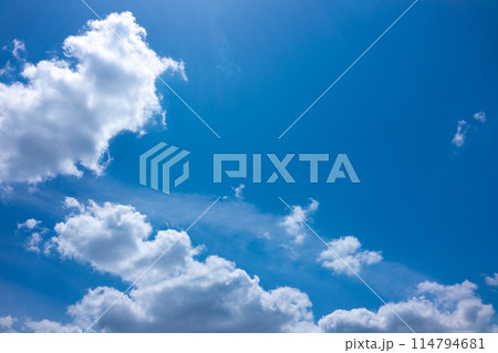 爽やかな青空 114794681