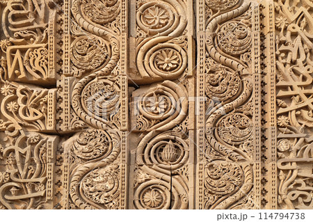 Stone carving on Qutub Minar, Delhi, India 114794738
