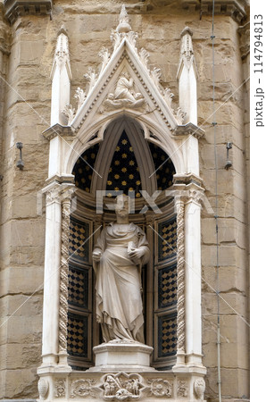 Saint James by Niccolo di Piero Lamberti, Orsanmichele Church in Florence, Tuscany, Italy Saint James by Niccolo di Piero Lamberti, Orsanmichele Church in Florence, Tuscany, Italy 114794813