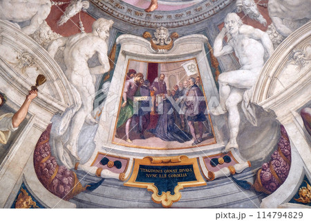 Episodes of the life of Cosimo I de 'Medici fresco by Bernardino Poccetti Ospedale degli Innocenti - Exterior arcade, Florence, Italy 114794829