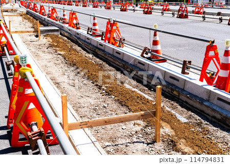 工事中の幹線道路 東京築地 環状第2号線 2024.05 高コントラスト 114794831