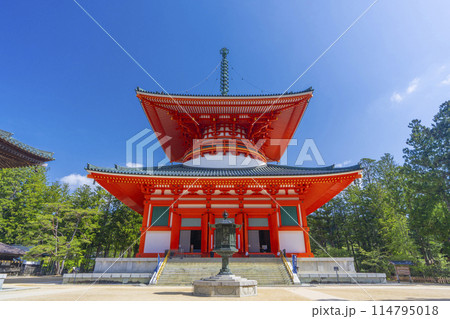 初夏の高野山 壇上伽藍 根本大塔の写真素材 [114795018] - PIXTA