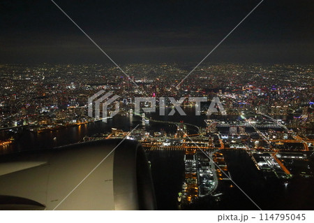 飛行機から見た東京の夜景 114795045