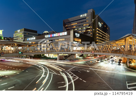JR天王寺駅　阿倍野歩道橋　夜景　早い時間帯【同アングル1/2】 114795419