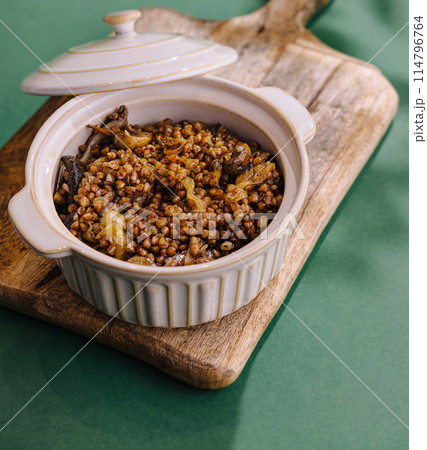 Homemade lentil stew in ceramic pot on rustic wooden board 114796764