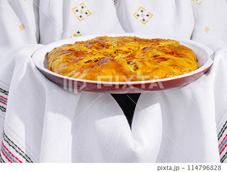 Traditional pie in ethnic attire Traditional pie in ethnic attire 114796828