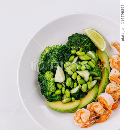Healthy shrimp and greens salad plate 114796895