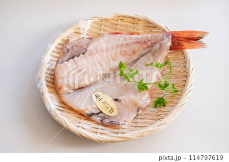 真空パックの赤魚の干物 114797619