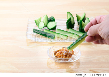 もろきゅう （ きゅうりと金山寺味噌 ） 114799313