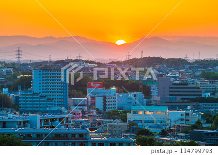 日本の横浜都市景観　あざみ野駅方面やサンセットなどを望む（ルームズ大正堂あざみ野店) 114799793
