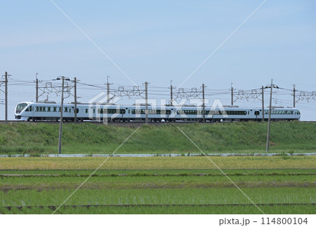 田園地帯を走る東武特急、SPACIA X 114800104