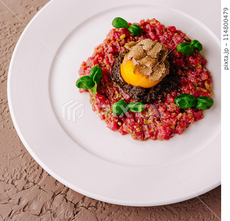 Gourmet tartare with quail egg and truffle 114800479