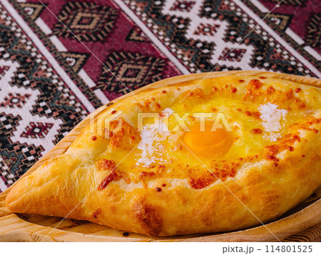 Traditional georgian khachapuri on wooden board 114801525