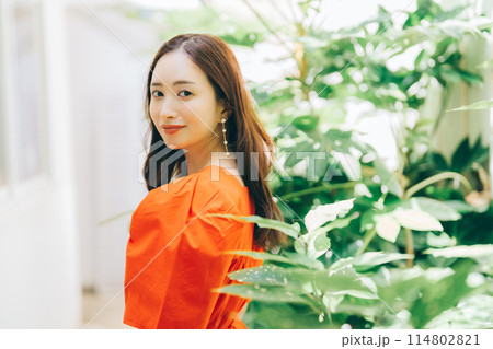 夏コーデの若い女性 夏コーデの若い女性 114802821