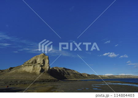 Coastal landscape with cliffs in Peninsula Valdes, World Heritage Site, Patagonia Argentina 114804403