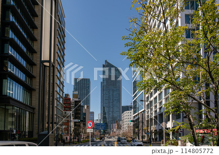 【東京都】ビルの合間から見る虎ノ門ヒルズ 114805772