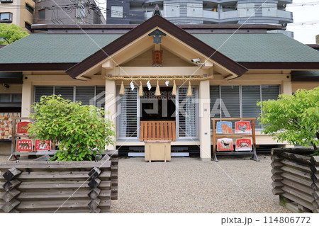大阪市内にある神社：今（宮）戎神社境内の風景 114806772