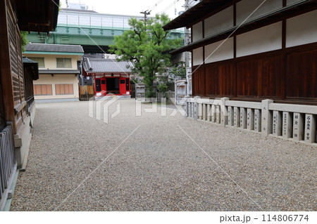 大阪市内にある神社：今（宮）戎神社境内の稲荷社の遠景 114806774